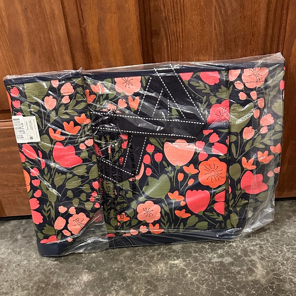 Boon Supply multi pocket tote large navy poppy NWT